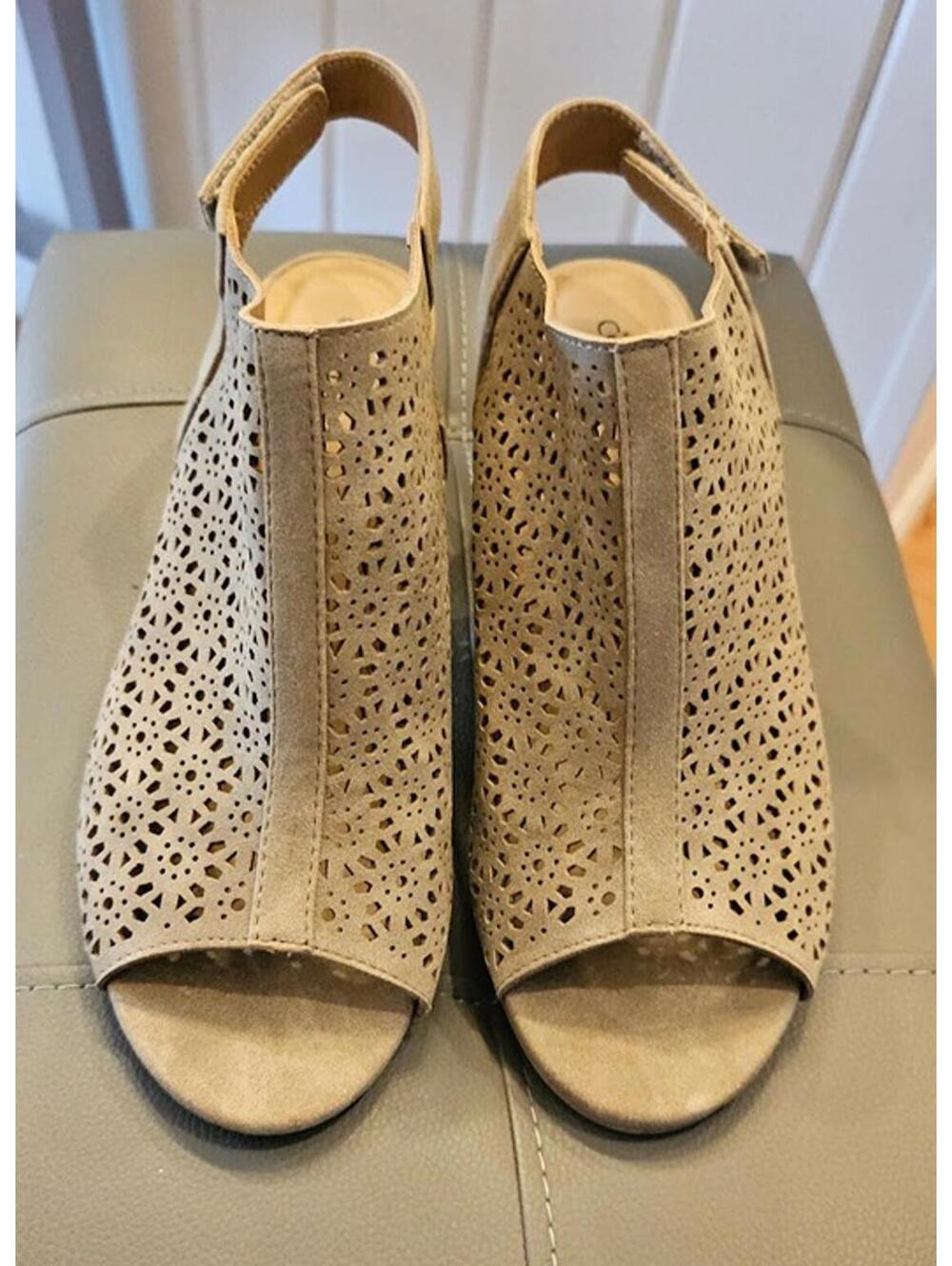 City Classified Women's Tan Peep Toe Chunky Heel Bootie Sz 9